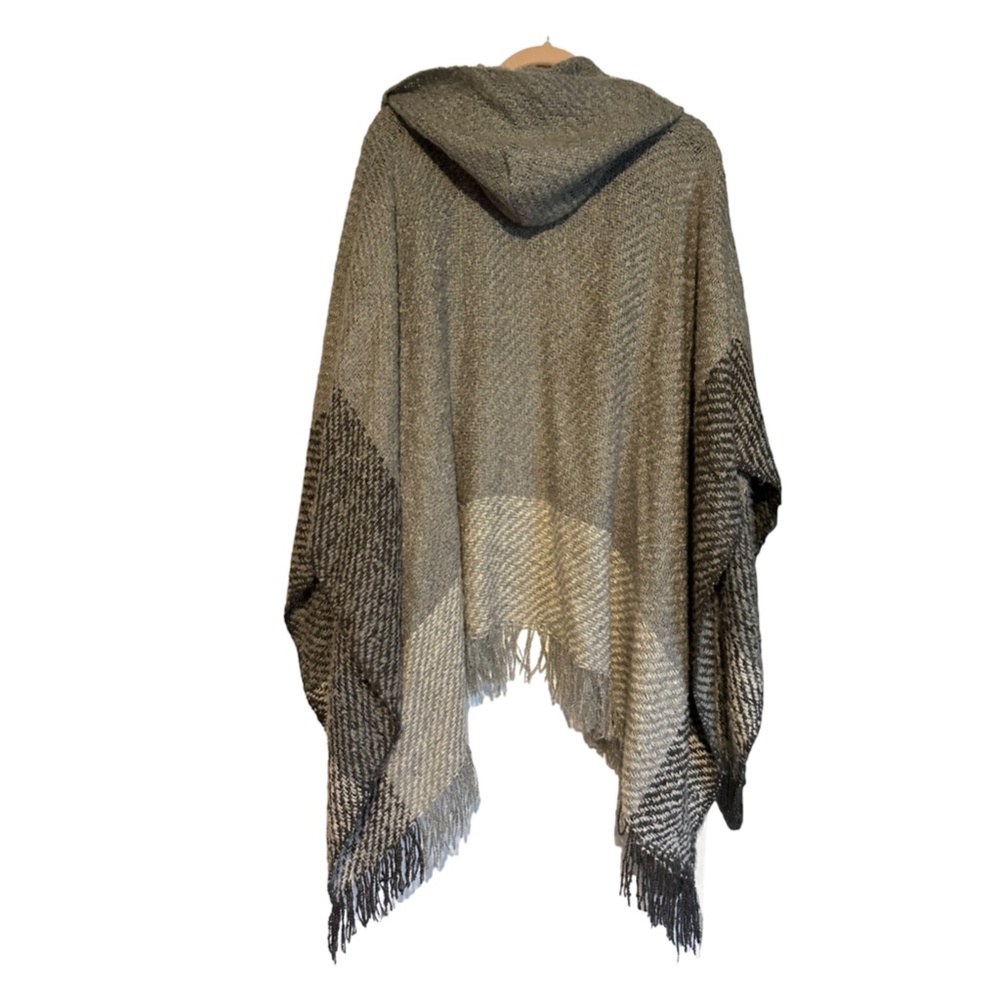 MIXIT Grey Shimmer Boucle Shrug/Wrap/Shawl/Poncho with Hood - Picture 2 of 6
